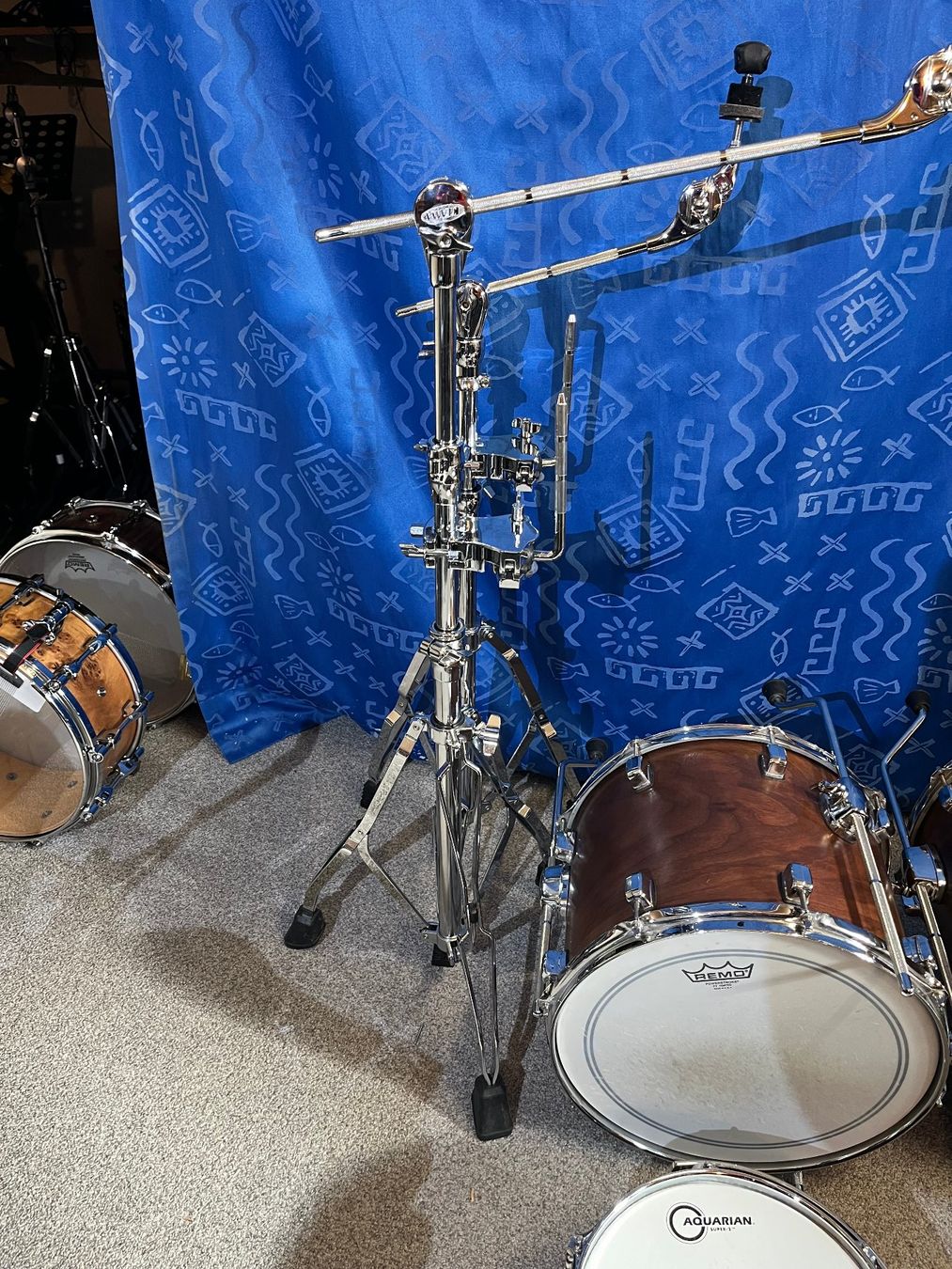 Strumenti musicali: Adoro Drumset 20" Nussbaum – Usato da Pfungen venduto da Herz1960 4