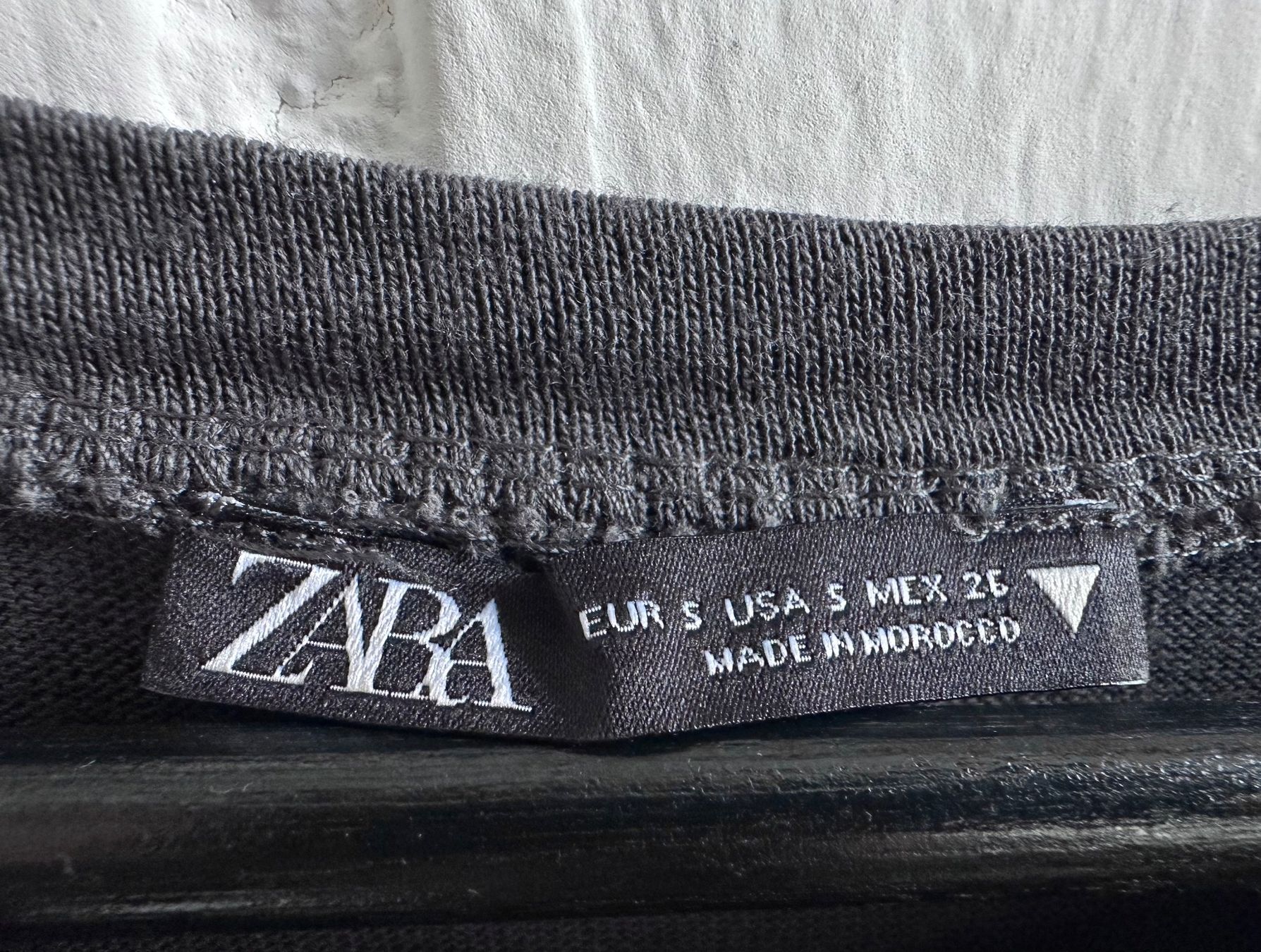 Zara Robes: Graues Midikleid mit Print von Zara – D'occasion à Bern par Fraeuleinhonig 1