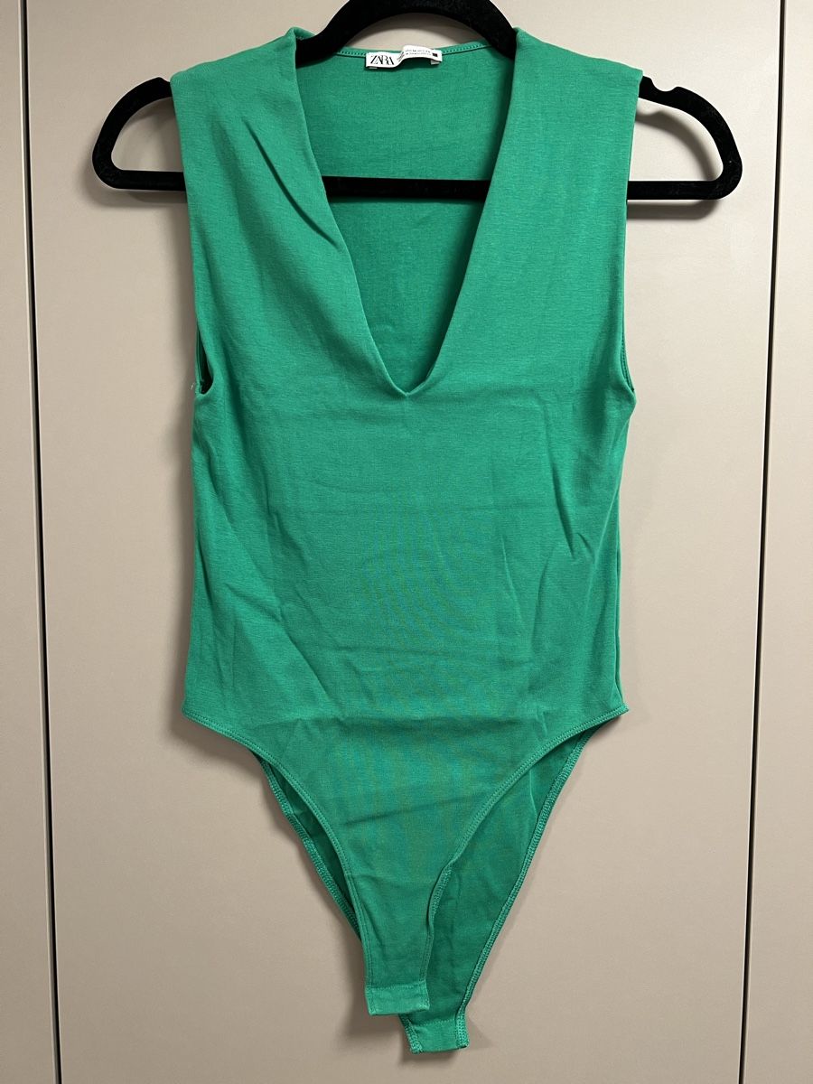 Zara Tops: Green Zara top – Neu (gemäss Beschreibung) aus Prangins von ale_f88f