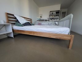 Bett + Matratze. Holzrahmen 160x200cm guter Zustand