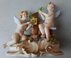 Antike Porzellanfigur mit Engel