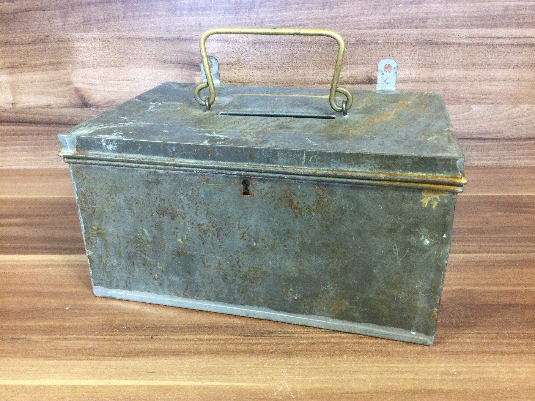 Attrezzi da lavoro: Antike Blech Wahlurne mit Messing Handgriff – Usato da Wangen SZ venduto da kuriosum12 2