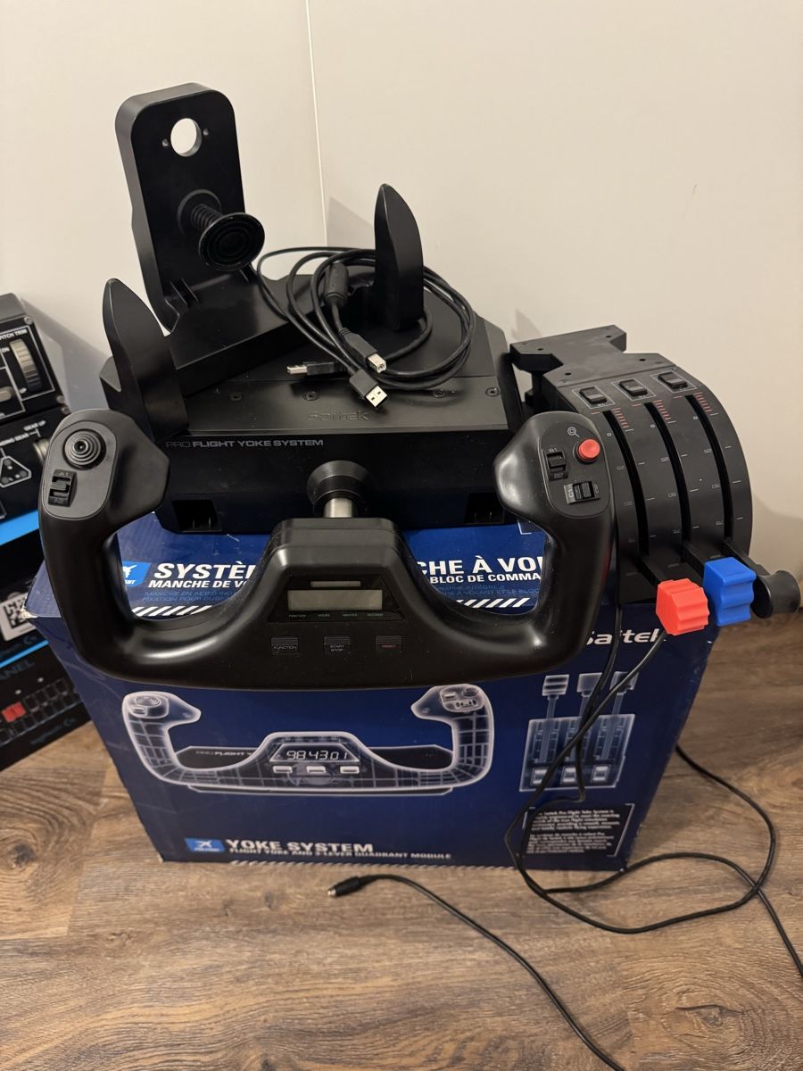 Controller: Saitek Yoke + Throttle // Logitech Control + Multi Panel – Usato da Mägenwil venduto da MagooTradesStuff