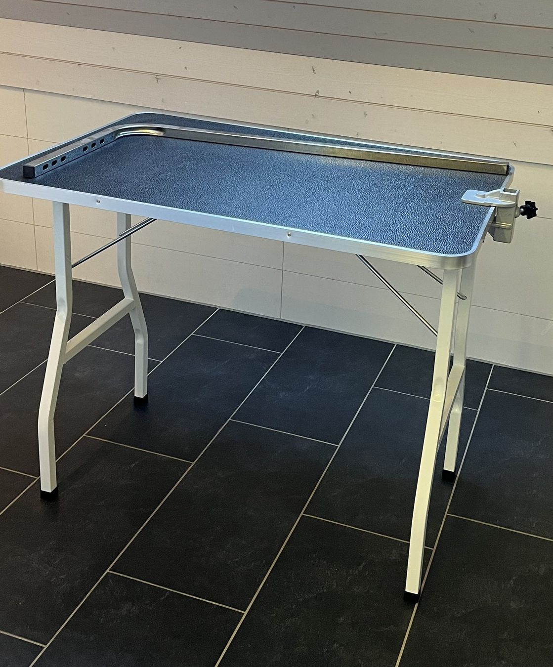 Tavoli da trucco: Professioneller Hundefrisiertisch, Top Zustand, – Usato da Bonstetten venduto da Lexus45 1
