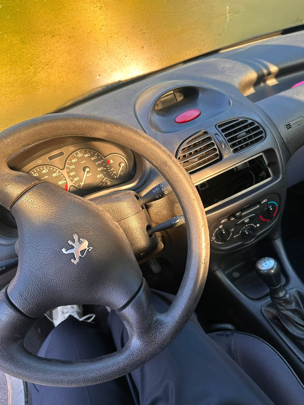 Autos: Peugot 206 1.1 – D'occasion à Herisau par amo_bq6r 2