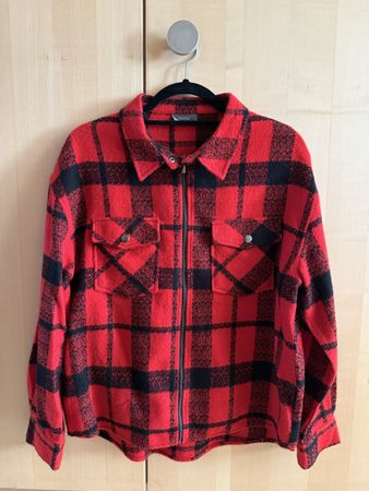 Rote Holzfällerjacke mit Reissverschluss