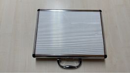 Stylischer Aktenkoffer aus Aluminium - Top Zustand!