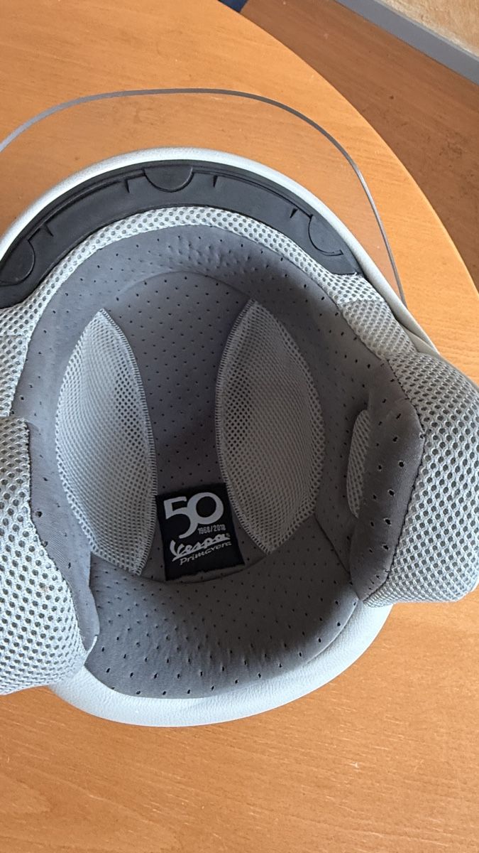 Vespa Helme & Visiere: Vespa Helm – Gebraucht aus Horgen von maciuscasius 1