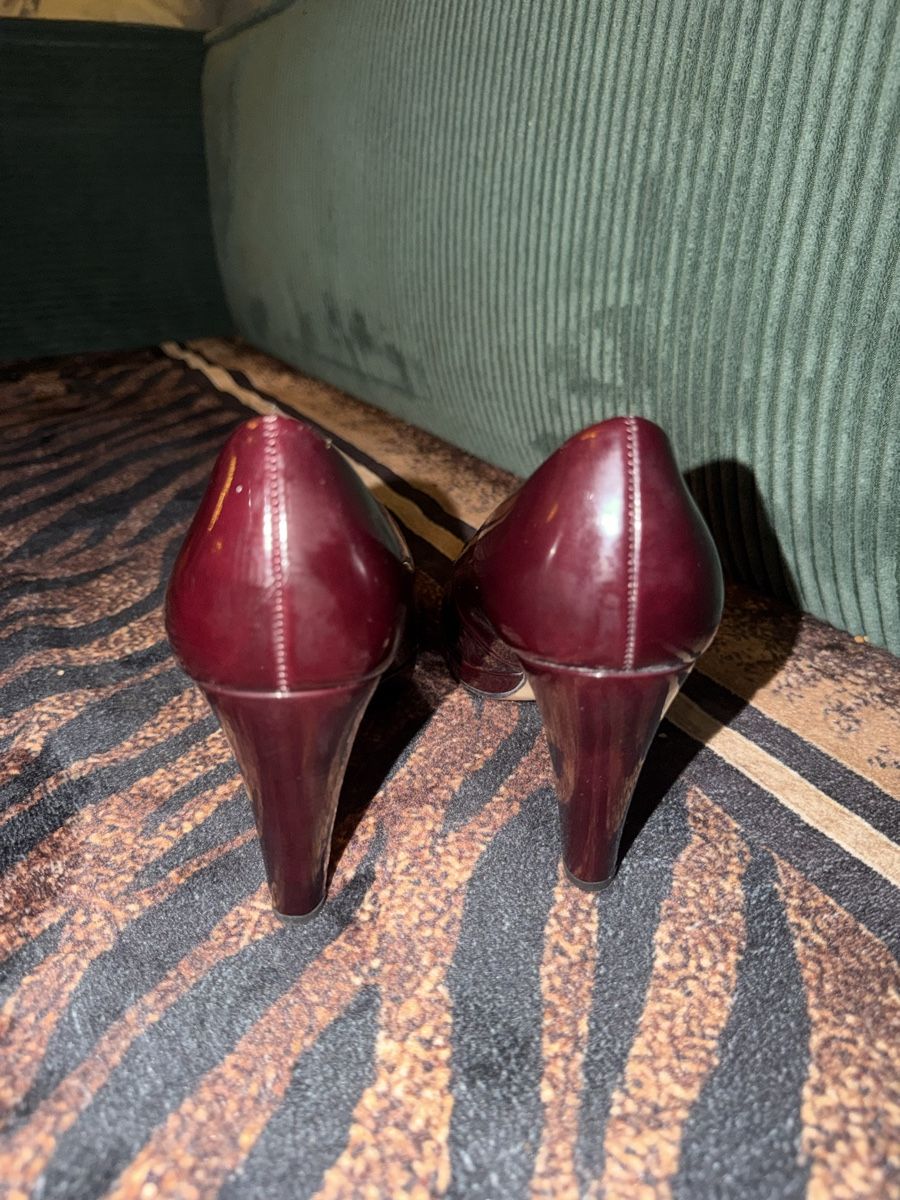 Chaussures femmes: Escarpins bordeaux  – D'occasion à La Tour-de-Peilz par mar_vgz2 2
