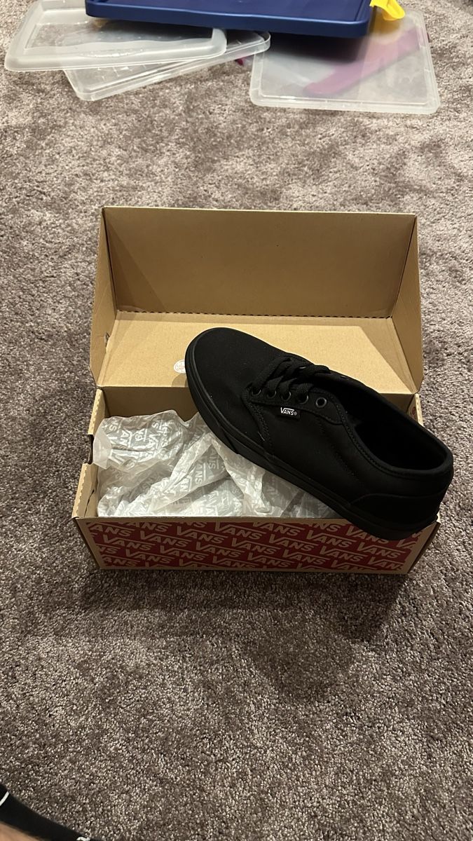 Vans Herrenschuhe: Schwarze Vans  Sneaker, Grösse 39, Neuwertig – Neu und originalverpackt aus Niederbipp von lor_7wd6 2
