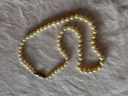 Perlenkette mit Goldverschluss, 69+1 Kulturperlen