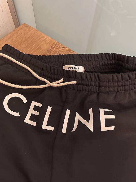 Pantaloni: Celine Trainerhosen schwarz – Usato da Basel venduto da Leo_6qtr