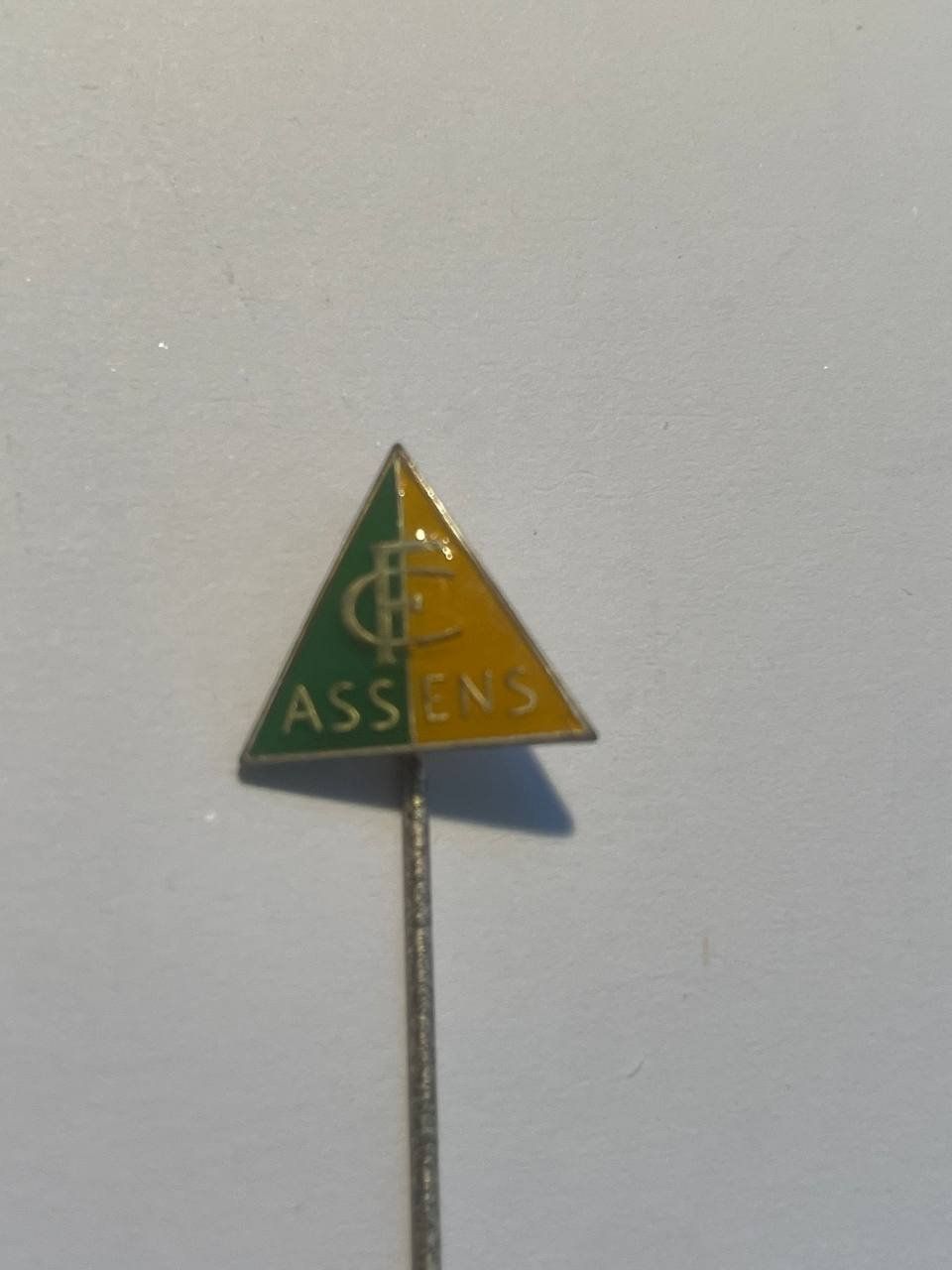 Placchette & Badge: 92. Anstecknadel - FC Assiens – Usato da Luzern venduto da Irek