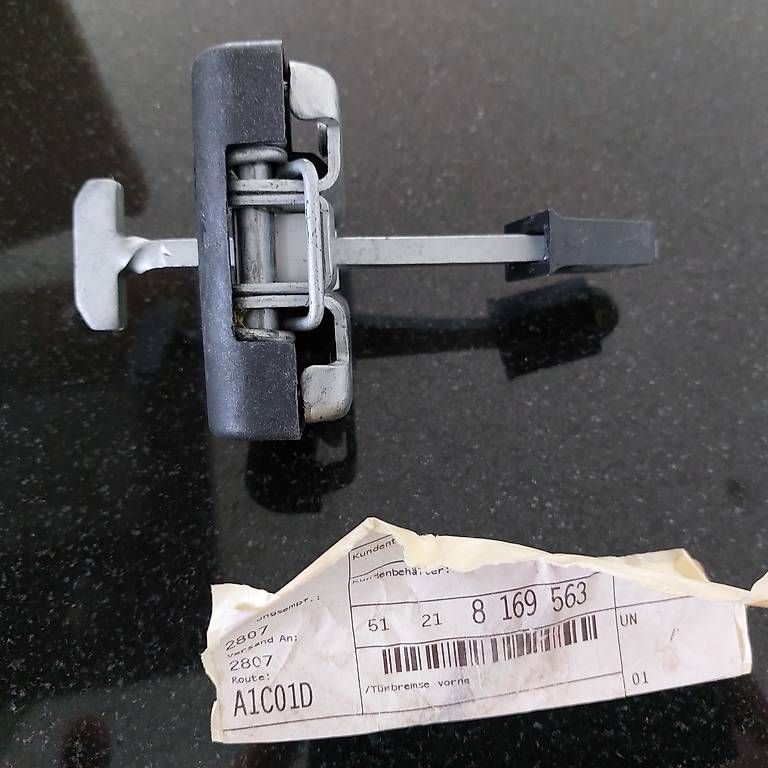Tutti pezzi di ricambio auto: BMW E36 Compact Türfangband vorne neu – Usato da Goldau venduto da Chrigl.L.