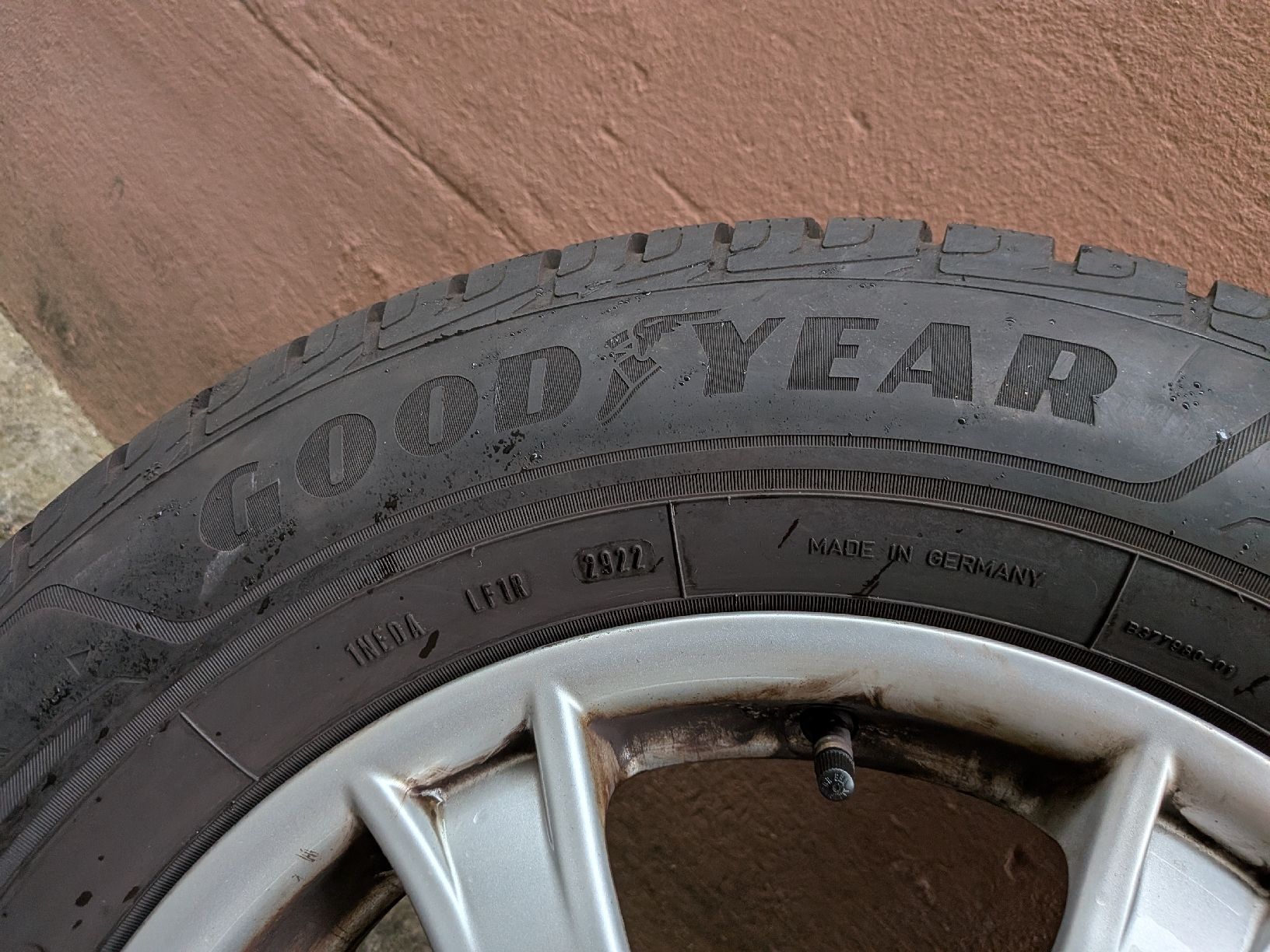 Pneus & Roues: Goodyear UltraGrip Performance+ 215/70R16  – D'occasion à Riehen par erh_ls6b 1