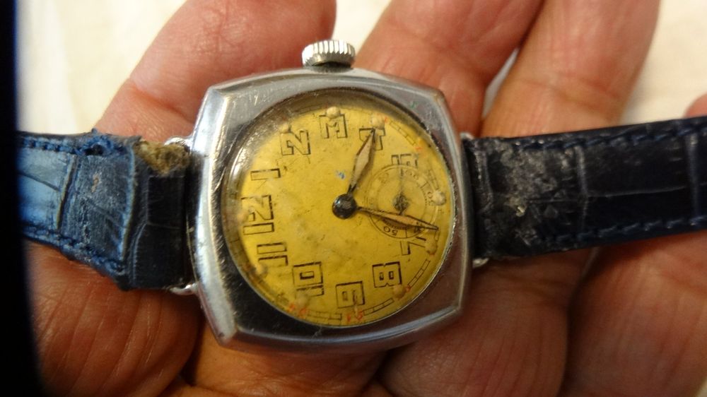 Orologi: ANTIK HERREN CHRONO SECONDEN UHR,HANDAUFZEUG.LÄÜFT--30X30MM – Usato da zürich venduto da ahmad01
