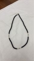 Elegante Halskette mit Onyx und Suesswasserperlen, neu.
