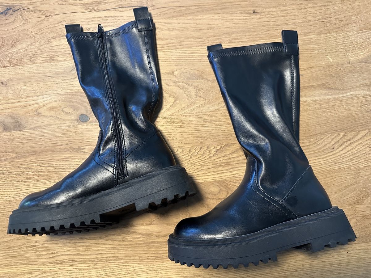 Zara Scarpe per ragazze: ZARA Stiefel schwarz, Gr. 30 – Usato da Windlach venduto da Binchen0 7