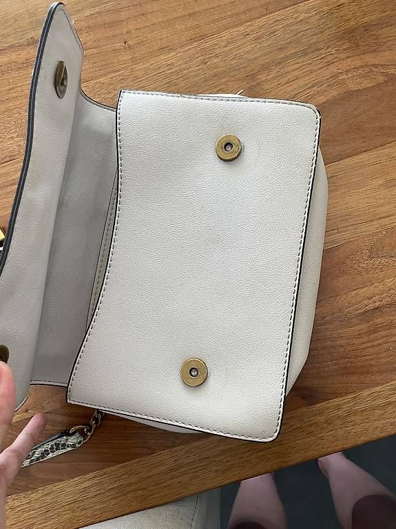 Borse da donna: Guess Crossbody Bag Katey – Usato da Aathal-Seegräben venduto da ale_nb8l 3
