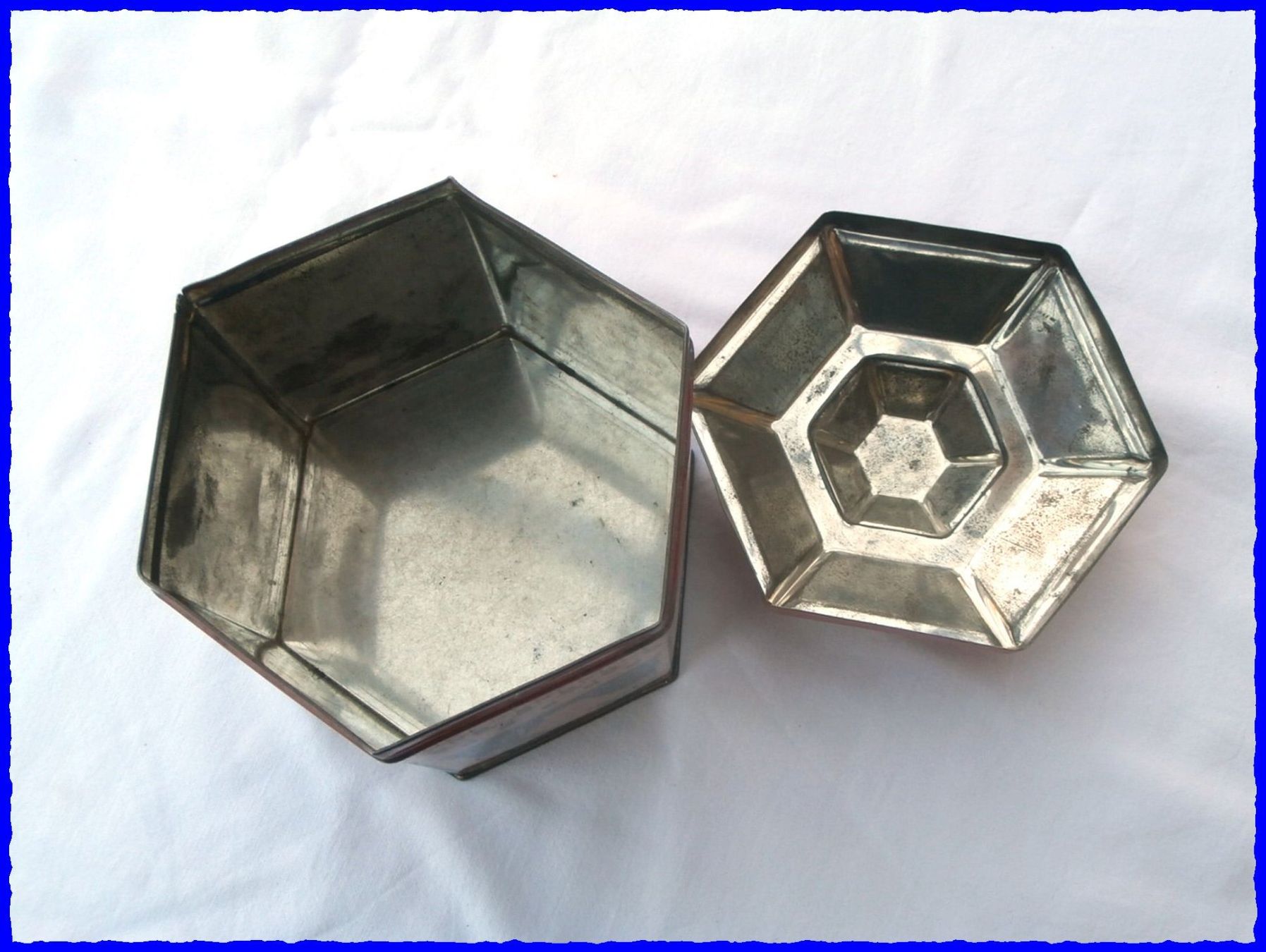 Barattoli: alte Blechdose / Teedose - 6-eckig - "Karussell" – Usato da Worblaufen venduto da Re_mo81 5