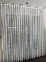 Vorhänge weiss bestickt