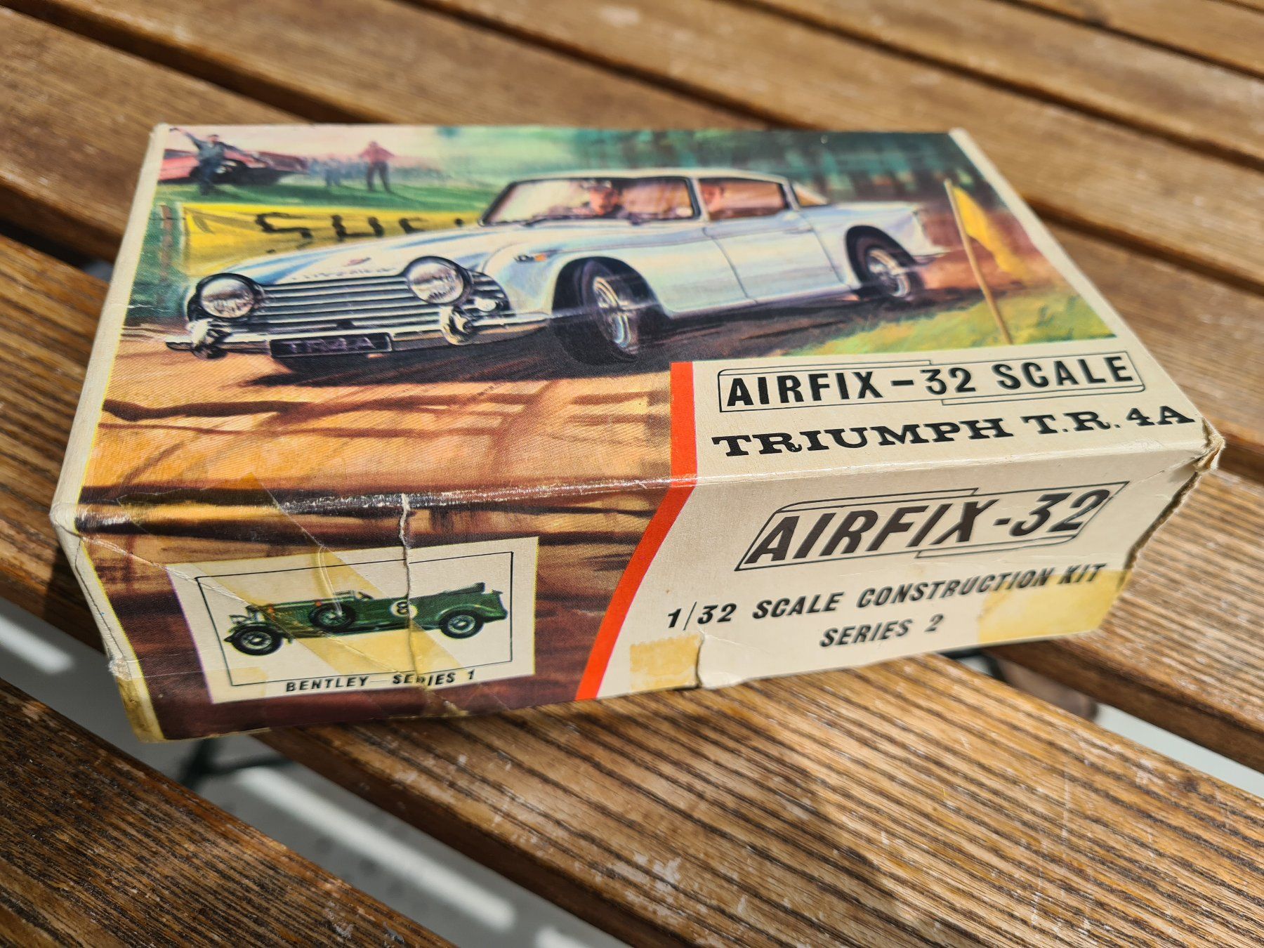 Triumph Modellini d'auto: AIRFIX 32 SCALE Triumph TR4A – Usato da Basel venduto da Solarbebop 1