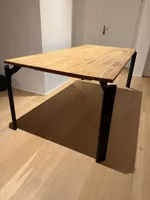 Esstisch Holz mit schwarzen Tischbeinen