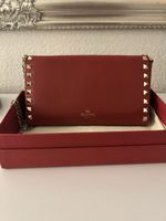 Valentino Garavani Rockstud Clutch, rot, neuwertig.