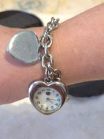 Damen-Armbanduhr mit silbernem Herzanhänger 😍💖✨