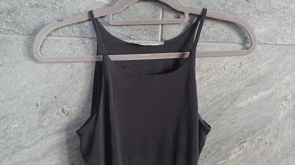 Vestiti: Mango Midikleid Gr. M  Dunkelgrau | Figurbetont & weich – Usato da Burgdorf venduto da Damlaf_9 1