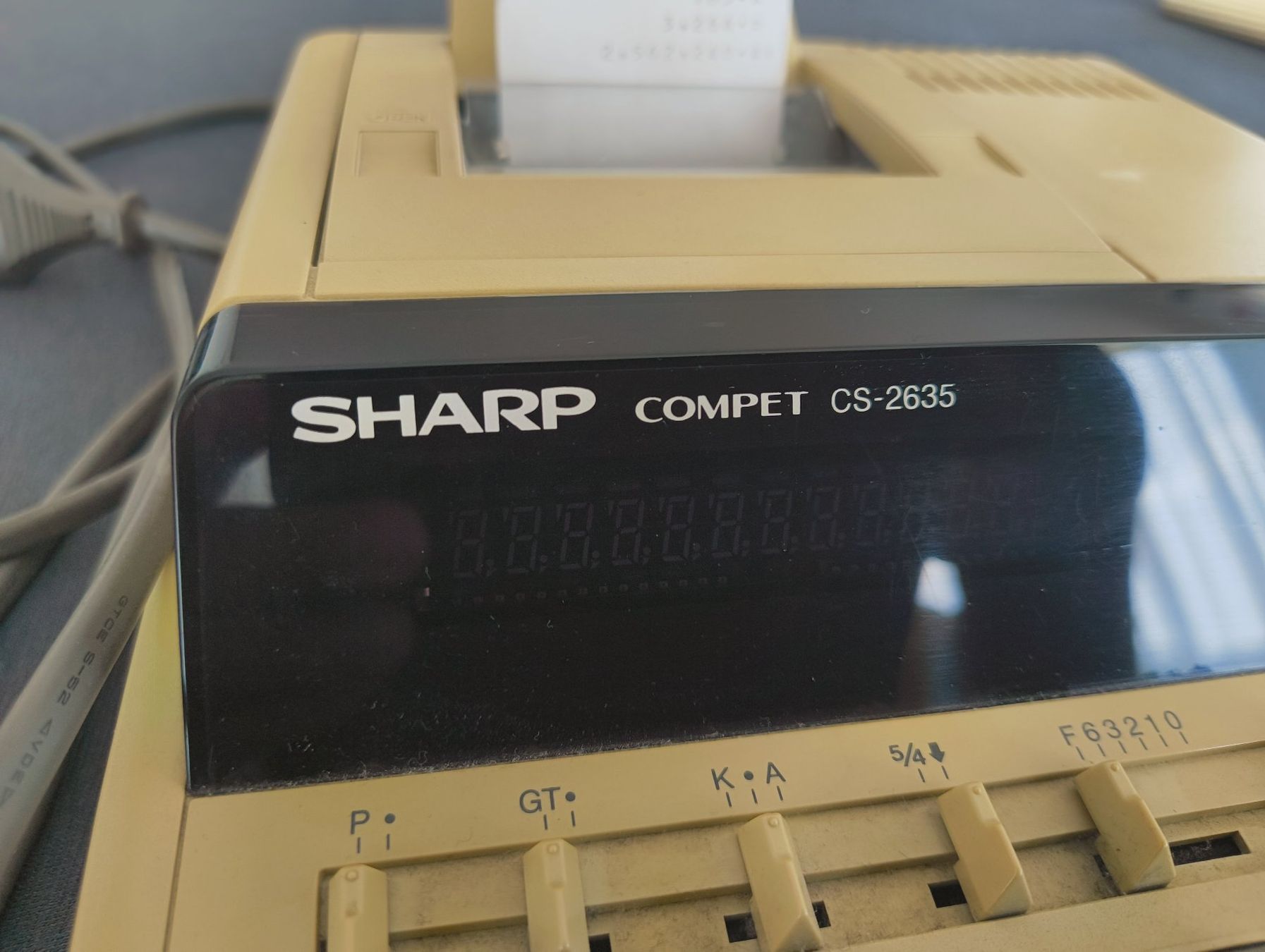 Sharp Caisses enregistreuses: Vintage SHARP COMPET CS-2635 Tischrechner mit total 3 Rollen – D'occasion à Oberembrach par broussey14 1