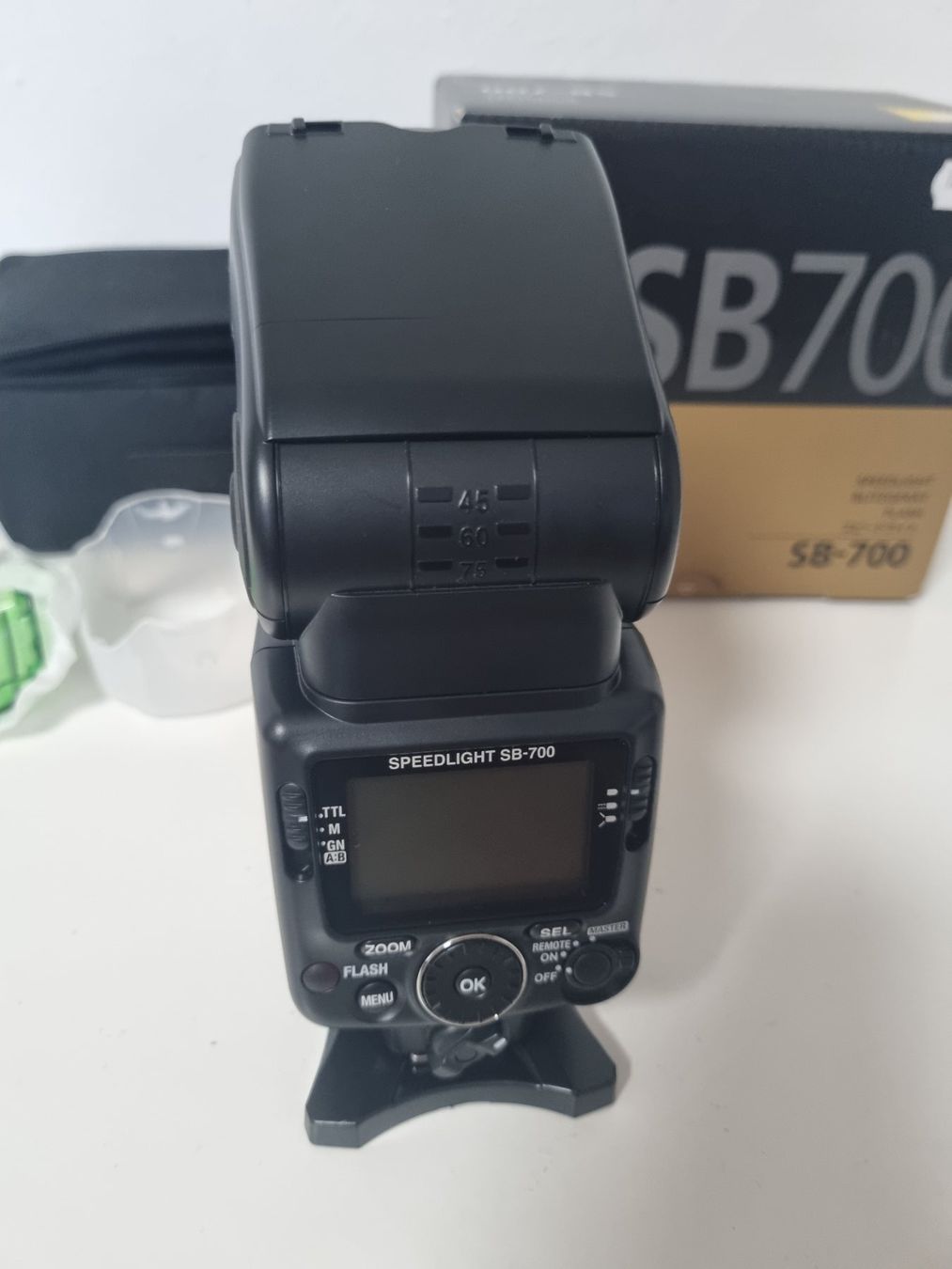 Nikon Blitze: Nikon Speedlight Blitzgerät SB-700 – Gebraucht aus Rhäzüns von D-VA 3