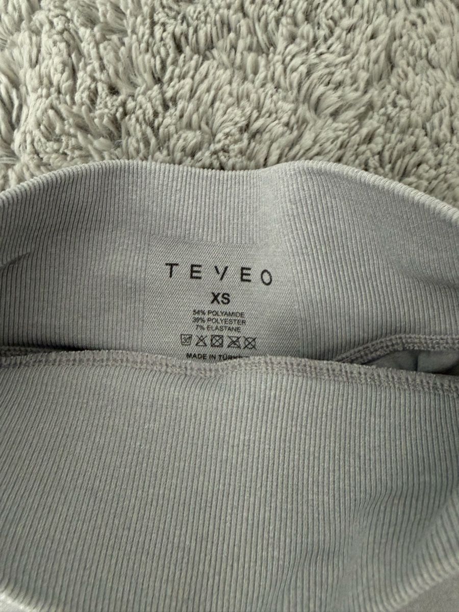 Teveo Leggings: Teveo Shorts – Usato da Herisau venduto da deb_5qfc 2