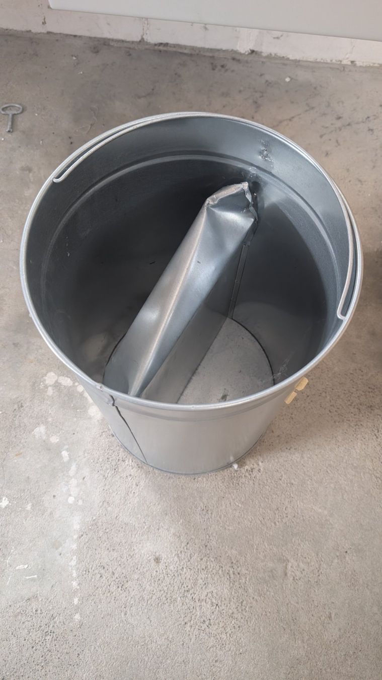 Cestini per rifiuti: Wesco Push Two – Usato da Zürich venduto da Sihu03 2