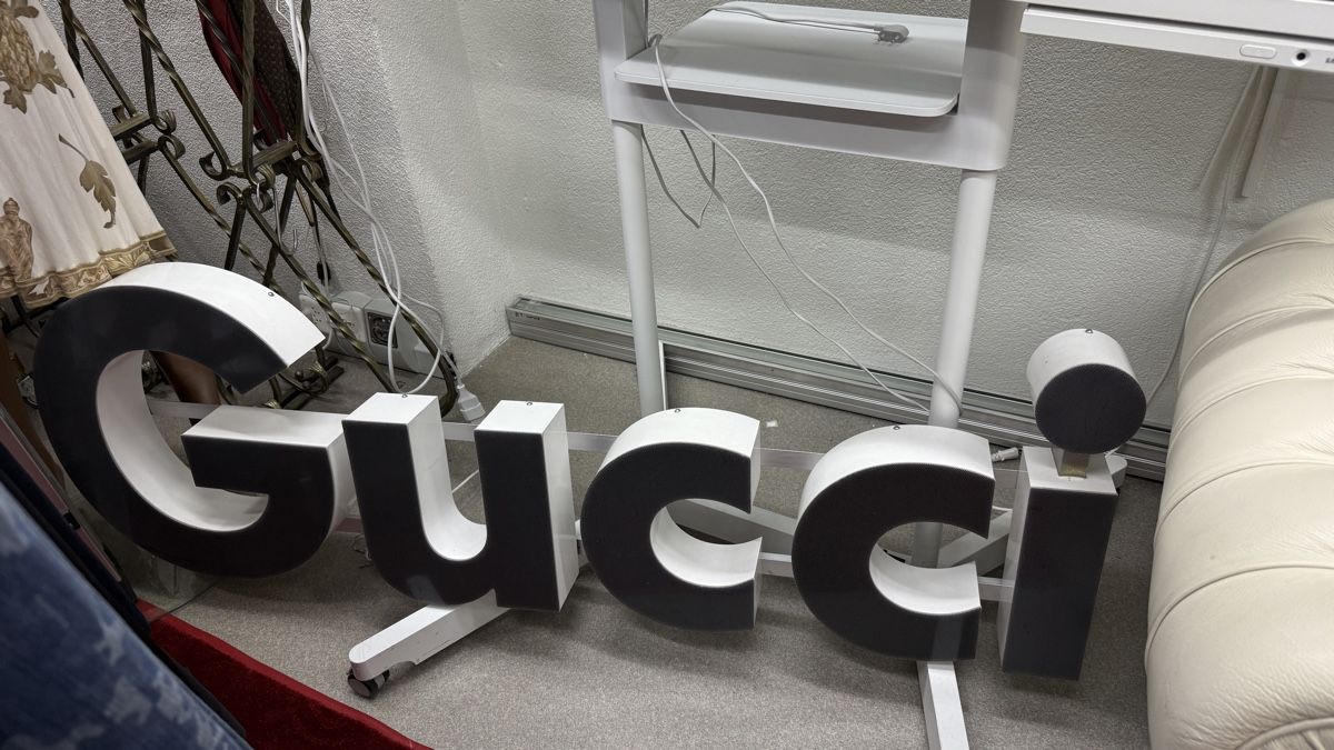 Lampade: Gucci Leuchtbuchstaben Werbeschild 150 cm  – Usato da Lachen SZ venduto da HelvetiaLuxury 8