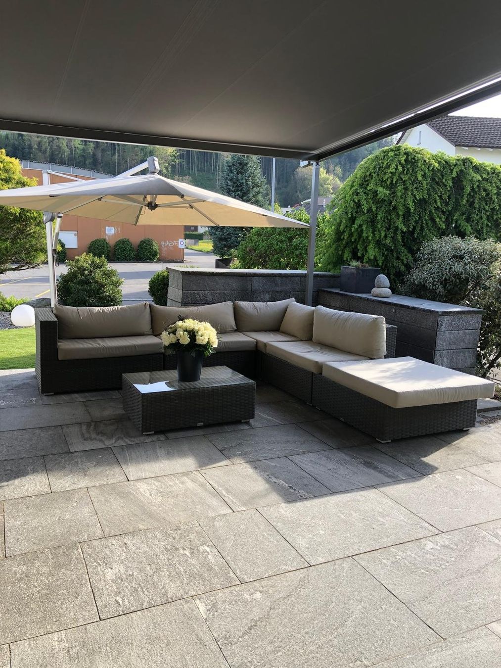Sofas: Ecklounge mit Tisch – D'occasion à Berneck par Ada83