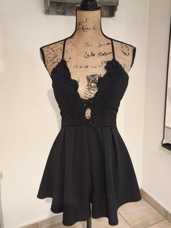 Jumpsuit schwarz mit Spitze Grösse XS guter Zustand