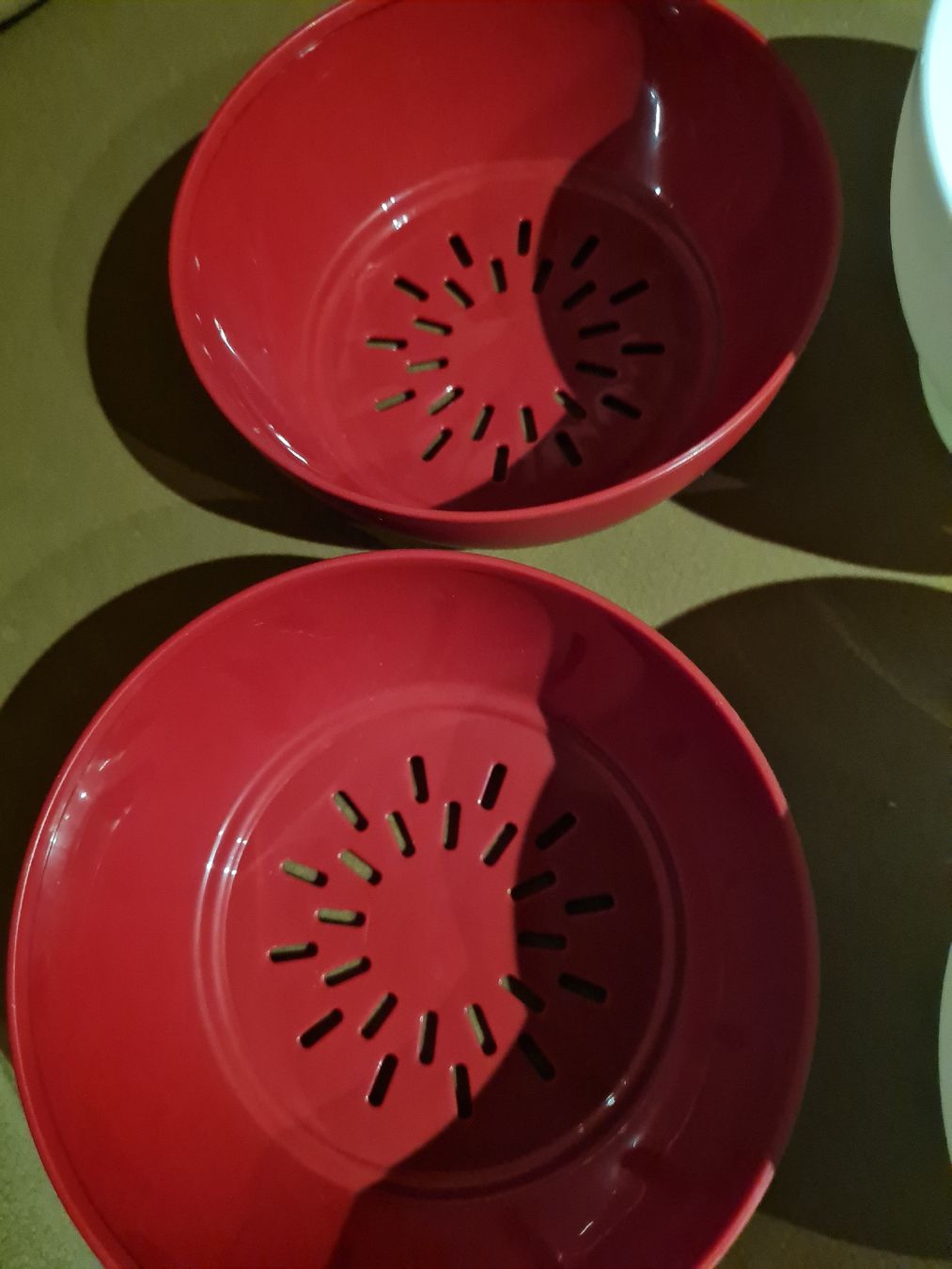 Tupperware Contenitori & Simili: Tupperware 2 Servierschalen neu – Nuovo (secondo la descrizione) da Münsingen venduto da Cuci31 2