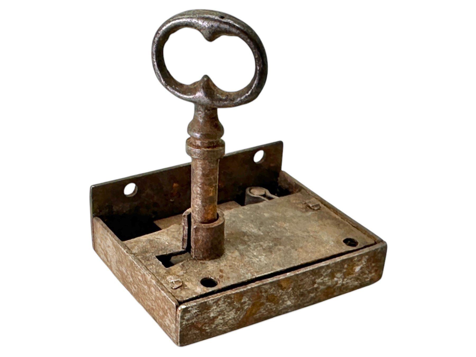 Eisenwaren: Serrure de meuble ancienne avec clé forgé main – Gebraucht aus Morges von objetsdepoque 5