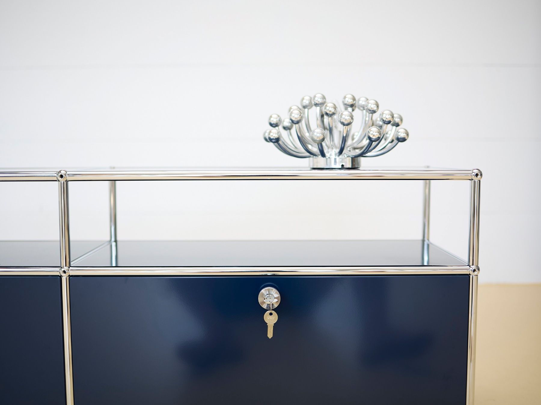 USM Cassettiere: USM Haller Lowboard Stahlblau – Usato da Meinisberg venduto da atelier_TILIJA 6