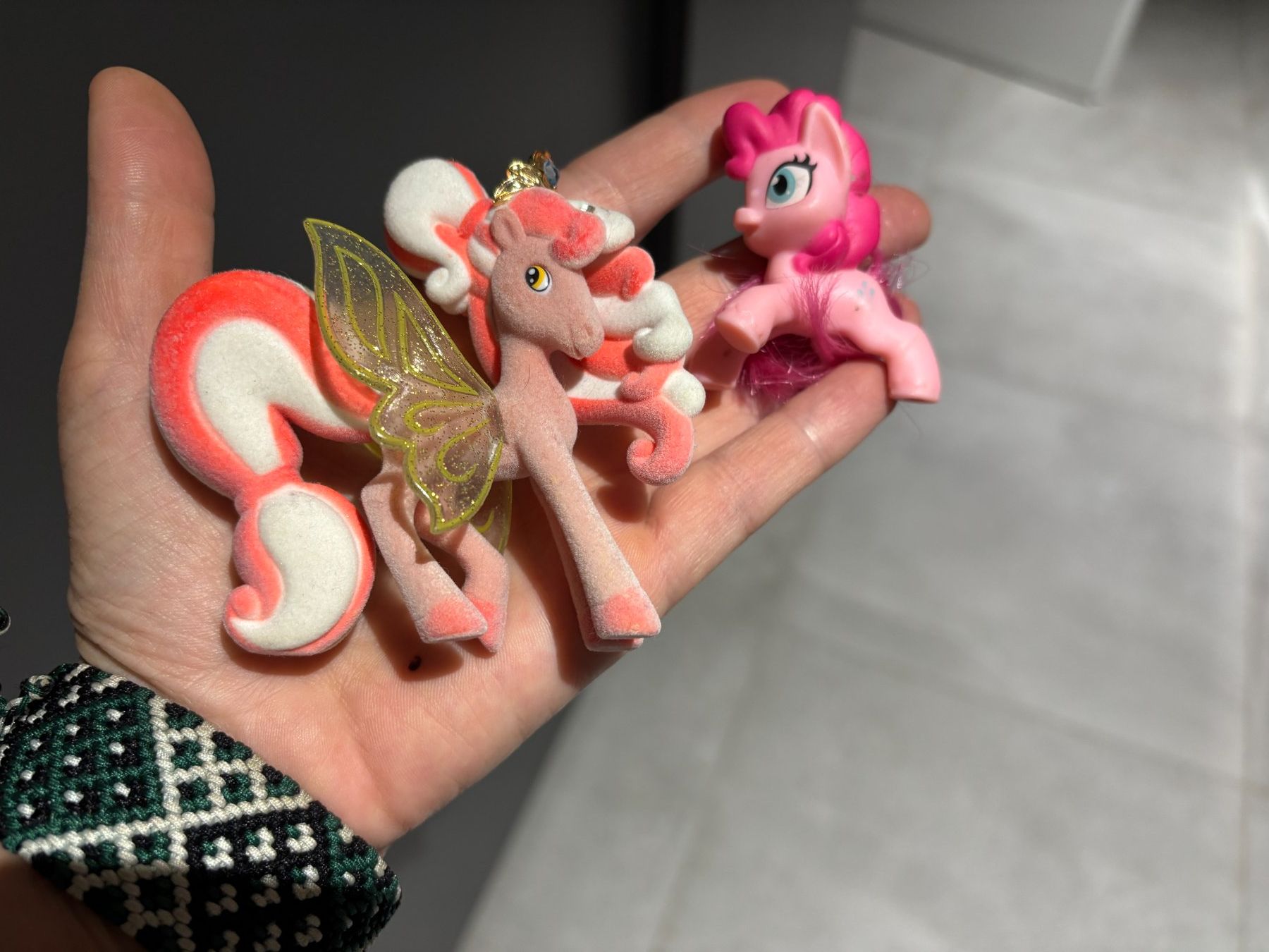 Jouets: jouet Figurines deux petits poney – D'occasion à Salvenach par gwenwywar