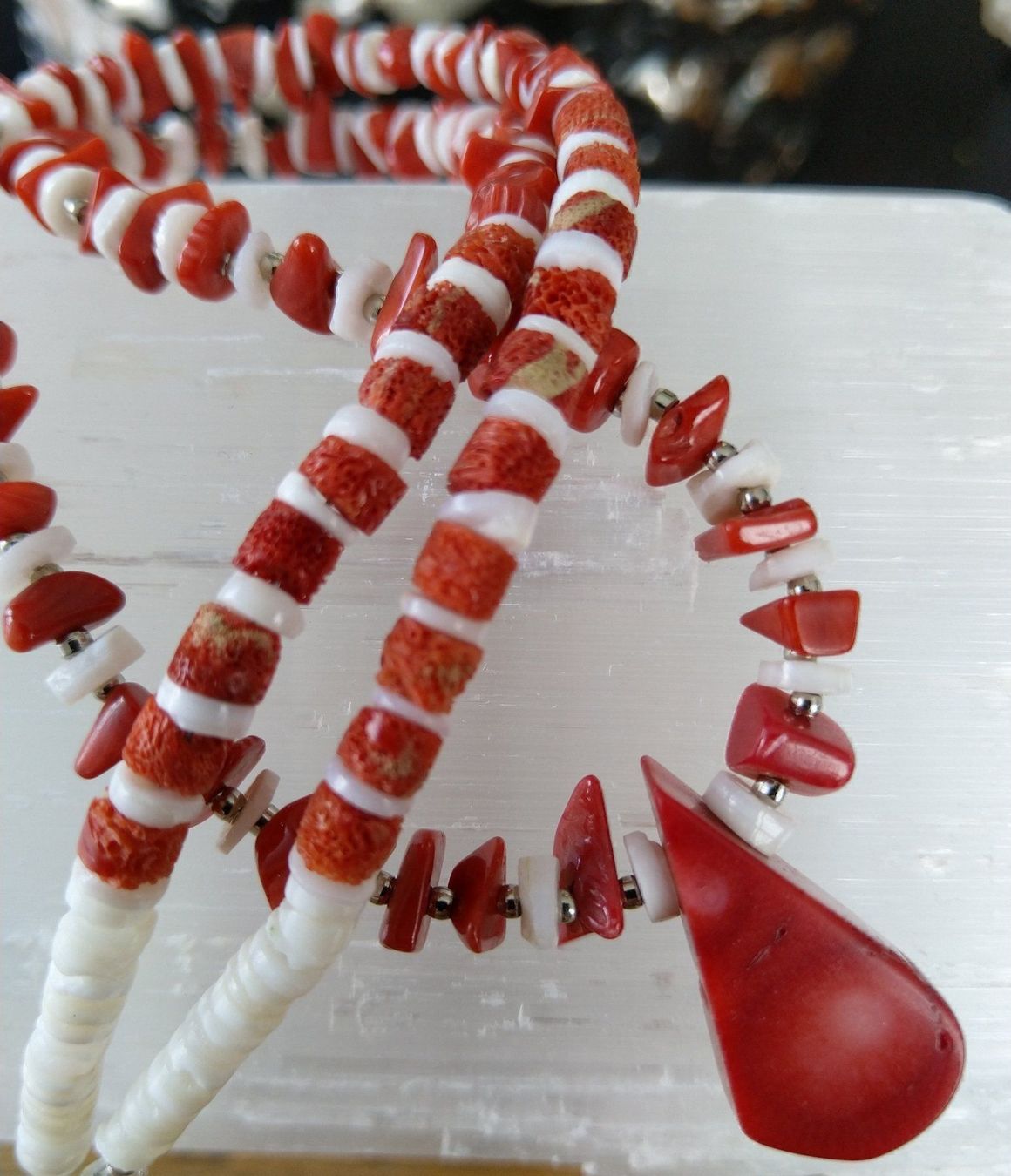 Catenine: KORALLEN KETTE WEISS UND ROT – Usato da Romanshorn venduto da BoutiqueA 1