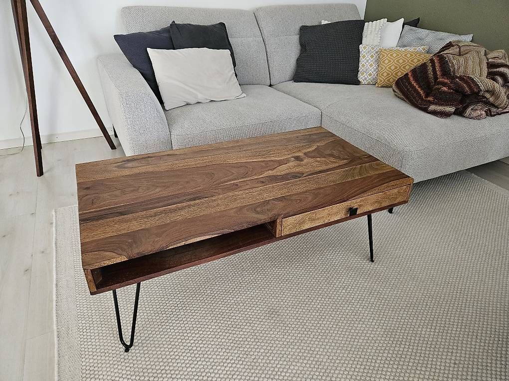 Tavoli: Massivholz Couchtisch – Usato da Schaffhausen venduto da lri_s66q