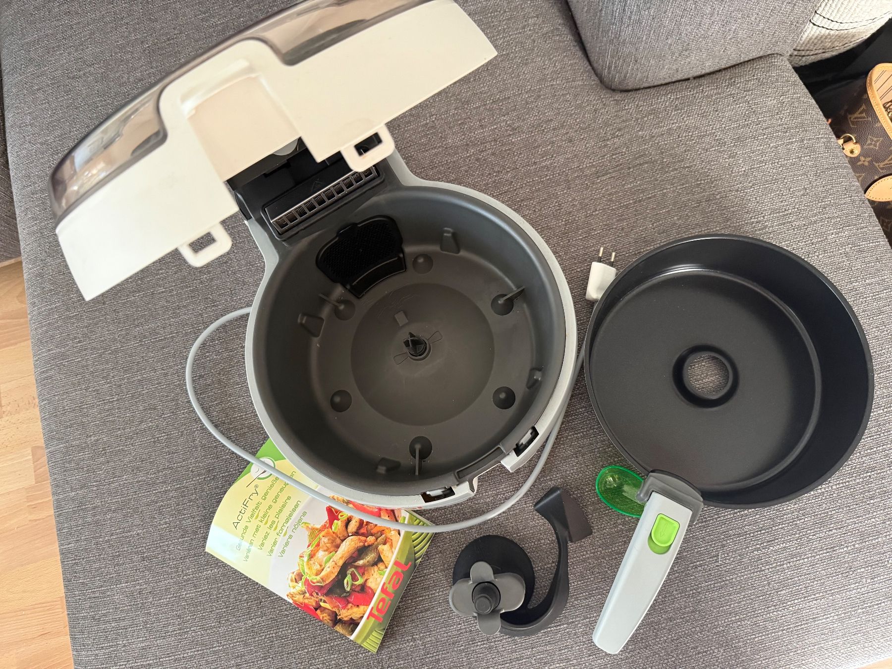 Tefal Elettrodomestici da cucina: Tefal Airfryer – Usato da Wettingen venduto da Clodle81