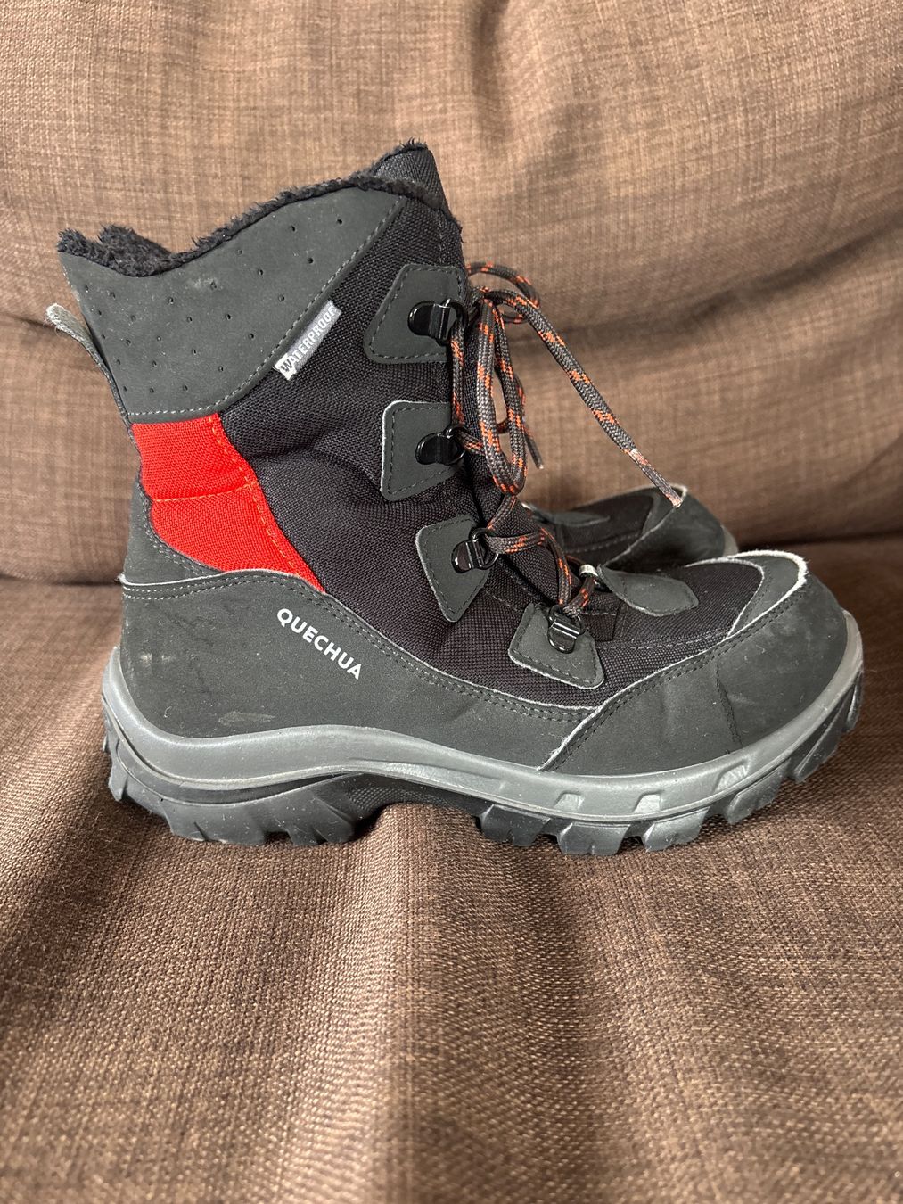 Decathlon Chaussures garçon: Winterschuhe Grösse 37 – D'occasion à Genève par Livsonman