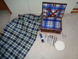 *** Romantischer Picknick-Korb *** / für zwei Personen / Neu