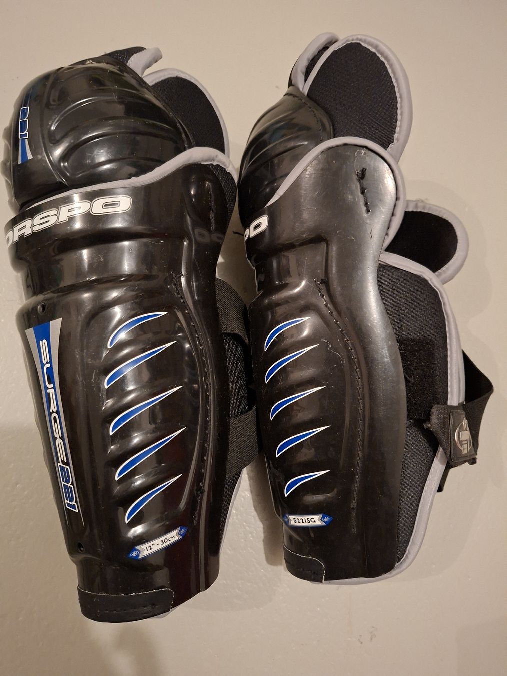 Porte da calcio e da hockey:  Schienbeinschoner – Usato da Alchenflüh venduto da rippcurl