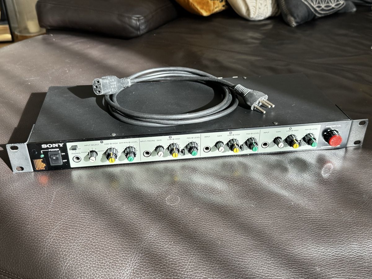 Sony Console di mixaggio: Sony MU-X051 Audio Mixer – Usato da Zürich venduto da 1cut2 1