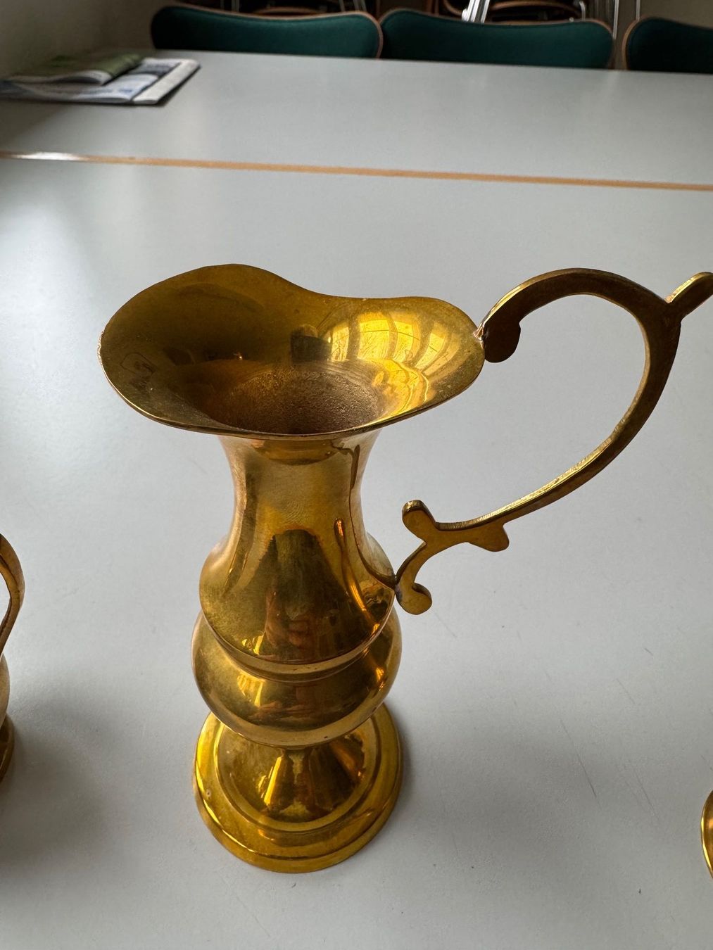 Vasi & Recipienti: 3 antike Messing Vasen / Krug Deko – Usato da Neftenbach venduto da Rose40 1