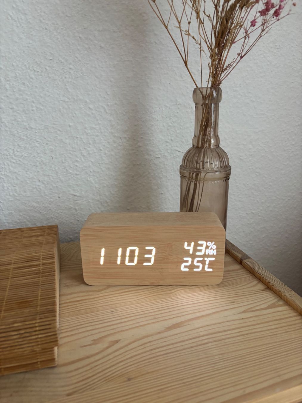 Orologi da terra & Orologi da parete: LED Tischuhr mit Alarmfunktion – Usato da Basel venduto da nat.mid